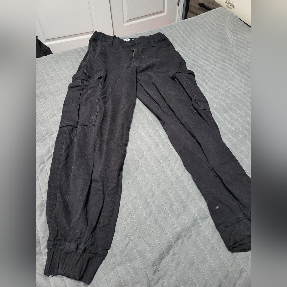 Rue 21 capri black cargo pants